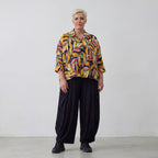 Mehrfarbige Chiffonbluse mit floralem Muster 3/4-Ärmeln und Kragen in luftiger Silhouette