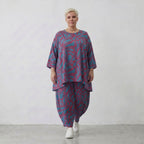 Bigshirt in Blau Rot mit floralem Muster A-Form Rundhals und Dreiviertelarm luftig weit