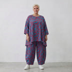 Bigshirt in Blau Rot mit floralem Muster A-Form Rundhals und Dreiviertelarm luftig weit