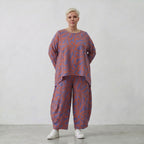 Kastiges Bigshirt in Lila Orange mit Blumendruck Leinenoptik und längerem Rückenteil