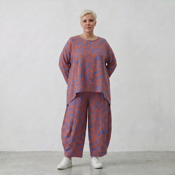 Kastiges Bigshirt in Lila Orange mit Blumendruck Leinenoptik und längerem Rückenteil