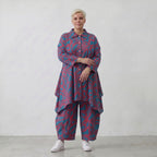 Luftige A-Form Jacke in blaurot mit Blüten Leinenlook Kragen Taschen und Zipfelsaum