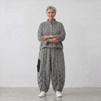 Bengaline Jacke in Schwarz und Weiß mit Stehkragen kastiger Passform und Knopfverschluss