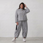 Bengaline Jacke in Grau Weiß mit kastigem Schnitt Stehkragen und 3/4-Arm für jede Saison