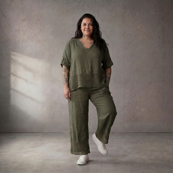 Zeitlose Khaki Leinenhose im entspannten Lagenlook mit besonderem Strickdetail Oversize