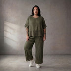 Zeitlose Khaki Leinenhose im entspannten Lagenlook mit besonderem Strickdetail Oversize