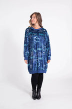  Pomme Rouge Kleid in gerader Form, aus Polyester, C6517, Blau, Buchstaben, Schick, Modern