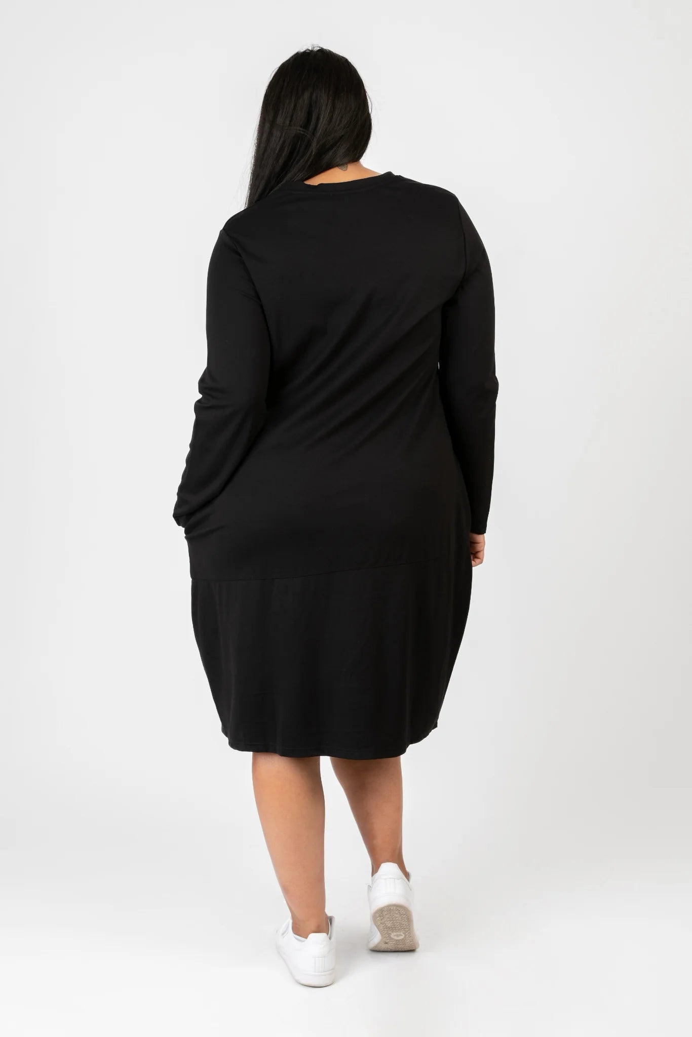  Pomme Rouge Kleid in gerader Form, aus Viskose, C6623, Schwarz-Rot, Blumen, Schick