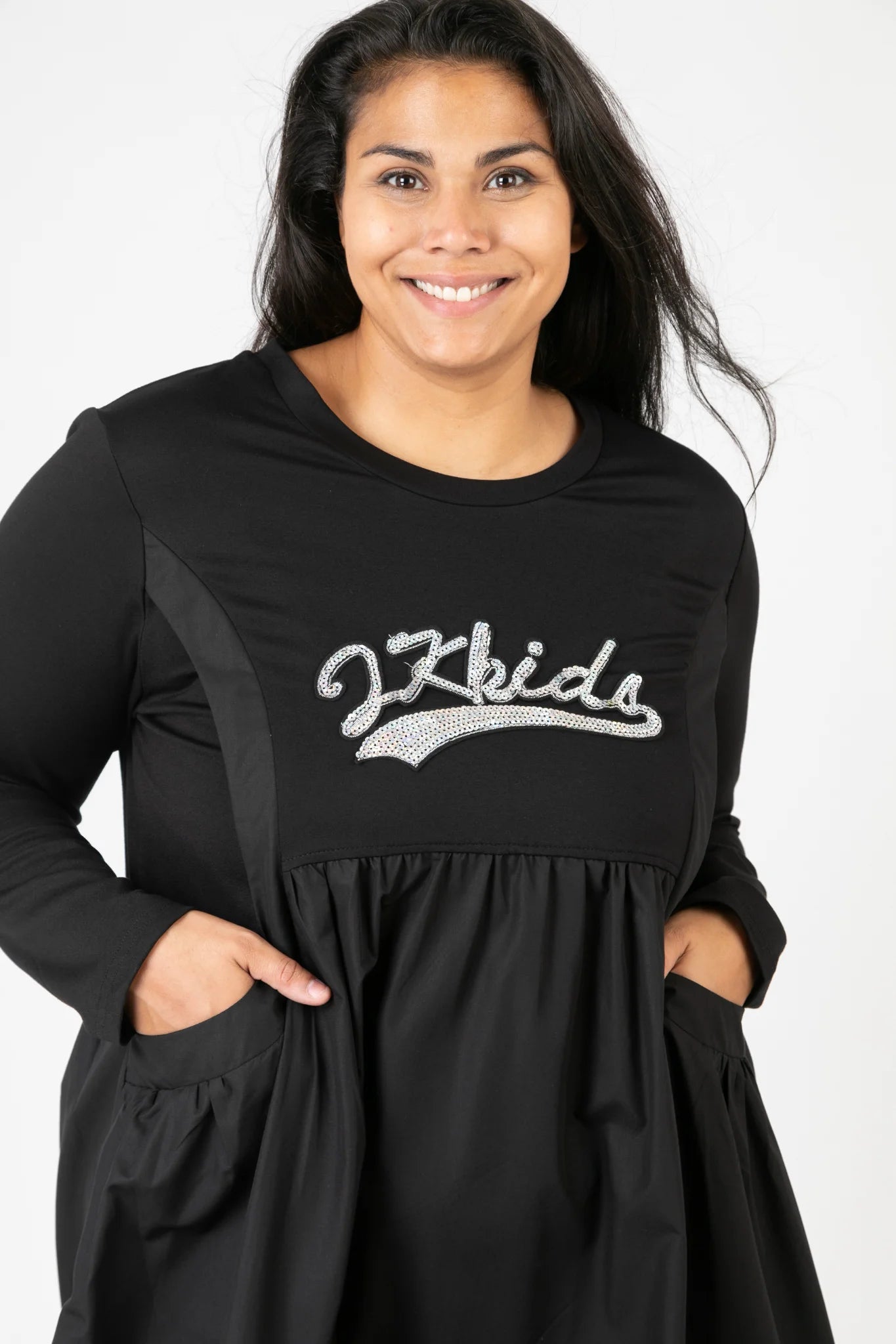  Pomme Rouge Kleid in gerader Form, aus Viskose, C6652, Schwarz-Silber, Buchstaben, Schick