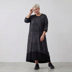Kleid dunkel im Zebralook aus Travellerjersey mit 3/4-Ärmeln geradem Schnitt und Taschen