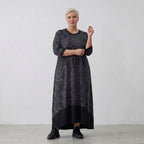 Kleid dunkel im Zebralook aus Travellerjersey mit 3/4-Ärmeln geradem Schnitt und Taschen
