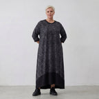 Kleid dunkel im Zebralook aus Travellerjersey mit 3/4-Ärmeln geradem Schnitt und Taschen