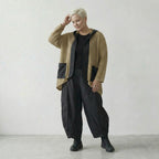 Fein gestrickte leichte Lagenlook Jacke im Oversize Stil mit Schalkragen und Memorytaft, Sand/Schwarz