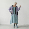 Fein gestrickte Lagenlook Jacke aus Baumwolle mit ausgefallener Lochstruktur und Memorytaft, Flieder/Schwarz