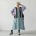 Fein gestrickte Lagenlook Jacke aus Baumwolle mit ausgefallener Lochstruktur und Memorytaft, Flieder/Schwarz