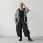 Luftig gestrickte Oversize Jacke im Lagenlook mit feiner Lochstruktur und Memorytaft, Grau/Schwarz