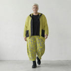 Stilvolle Lagenlook Oversize Jacke aus feinem Baumwollstrick mit Memorytaft und Schalkragen, Lime/Schwarz