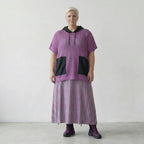 Luftiges Oversize Baumwollshirt im zeitlosen Lagenlook mit feiner Struktur und Kapuze, Beere/Schwarz