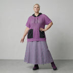 Luftiges Oversize Baumwollshirt im zeitlosen Lagenlook mit feiner Struktur und Kapuze, Beere/Schwarz