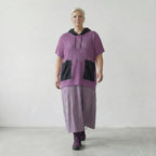 Luftiges Oversize Baumwollshirt im zeitlosen Lagenlook mit feiner Struktur und Kapuze, Beere/Schwarz