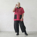 Zeitloses Oversize Shirt aus feiner Baumwolle mit ausgestelltem Lagenlook, Kapuze und Details, Fuchsia/Schwarz