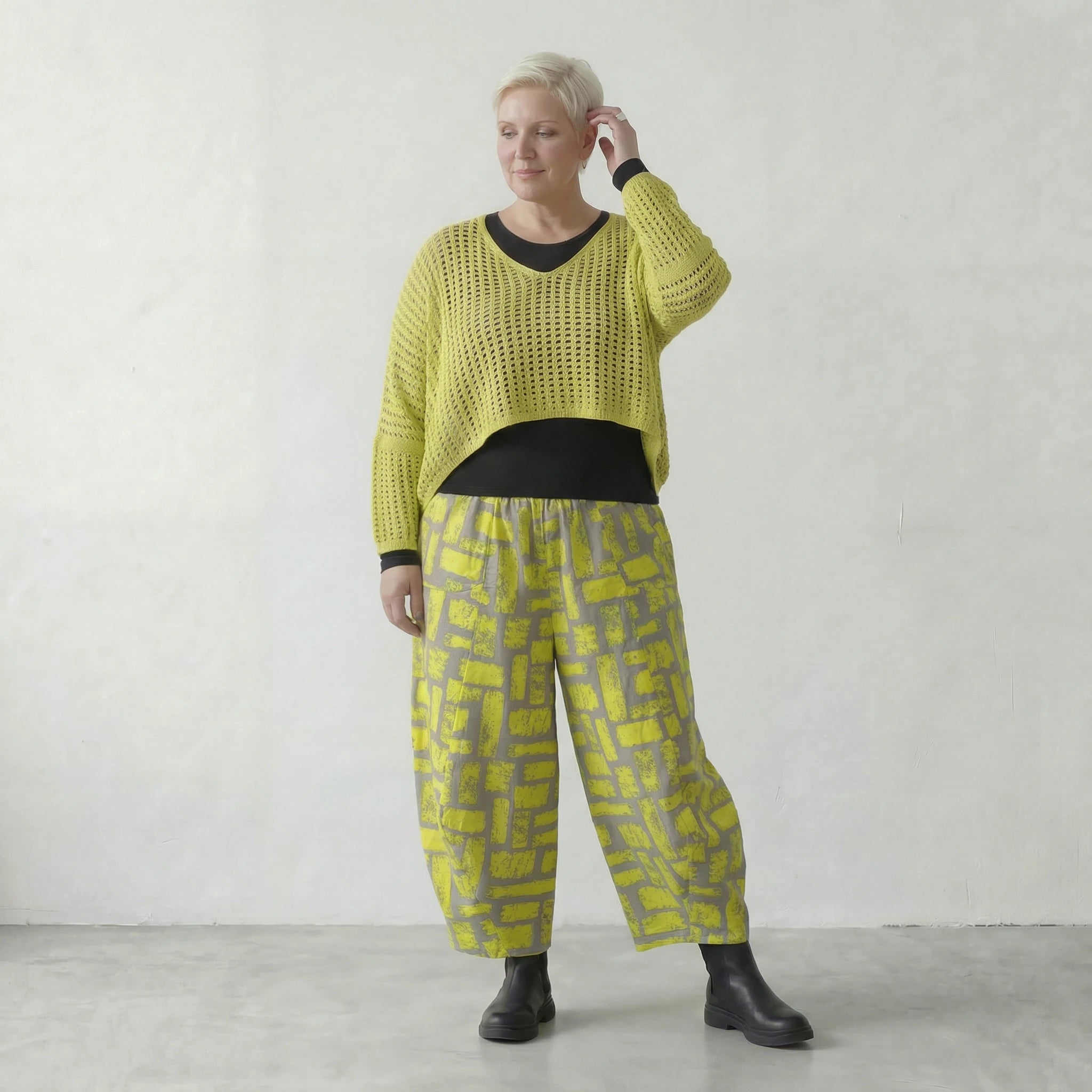 Zeitloser Lagenlook Überwurf aus feinem Strick im ausgefallenen Oversize Design, luftig und leicht, Lime