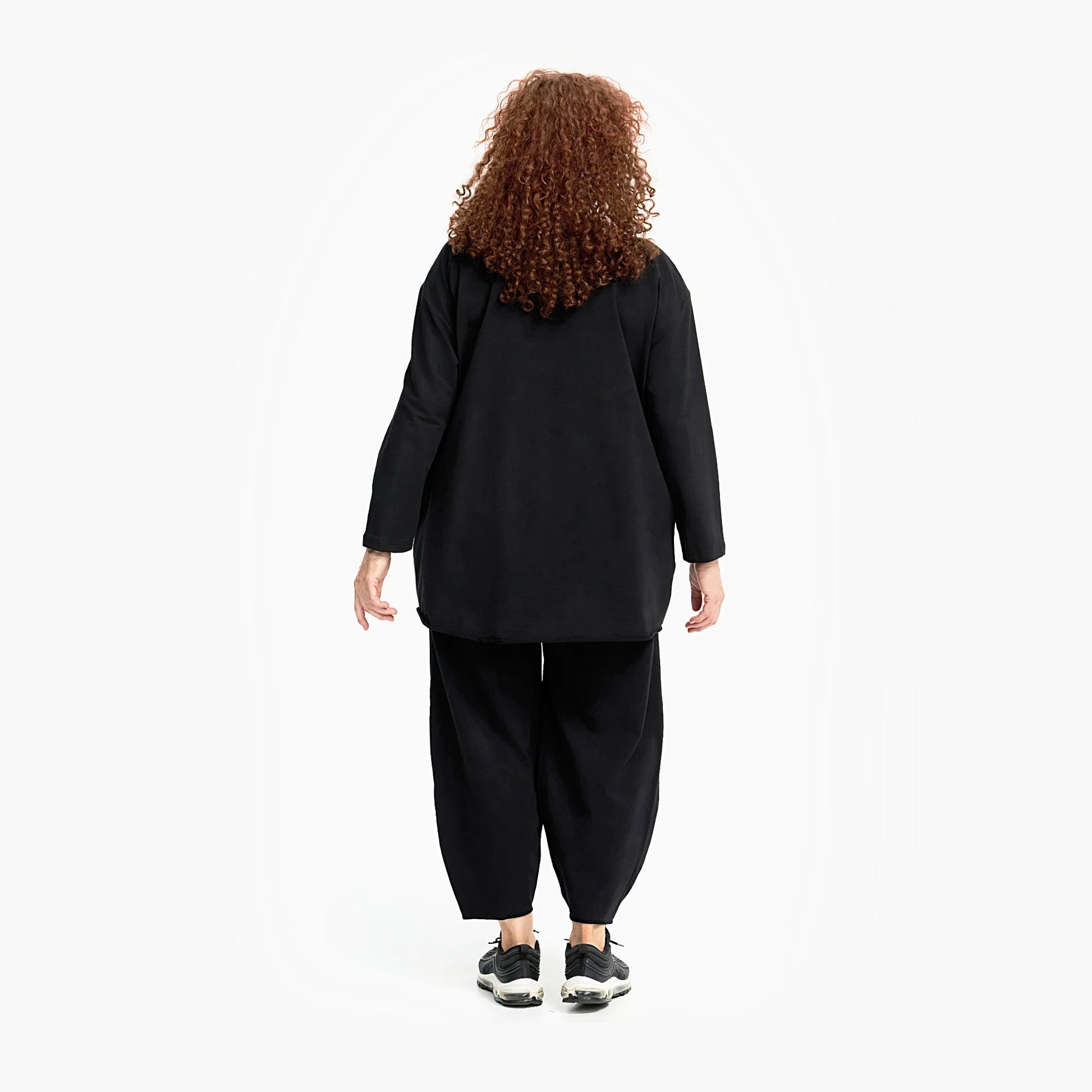  A-Form Oversize Shirt aus hochwertiger Viskose mit Laser-Cuts und praktischen Taschen in Schwarz/Weiß