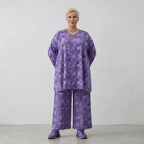Leichtes Oversize Lagenlook Shirt in A-Form aus Baumwolle mit Biesenmusterung, Batik, Lila