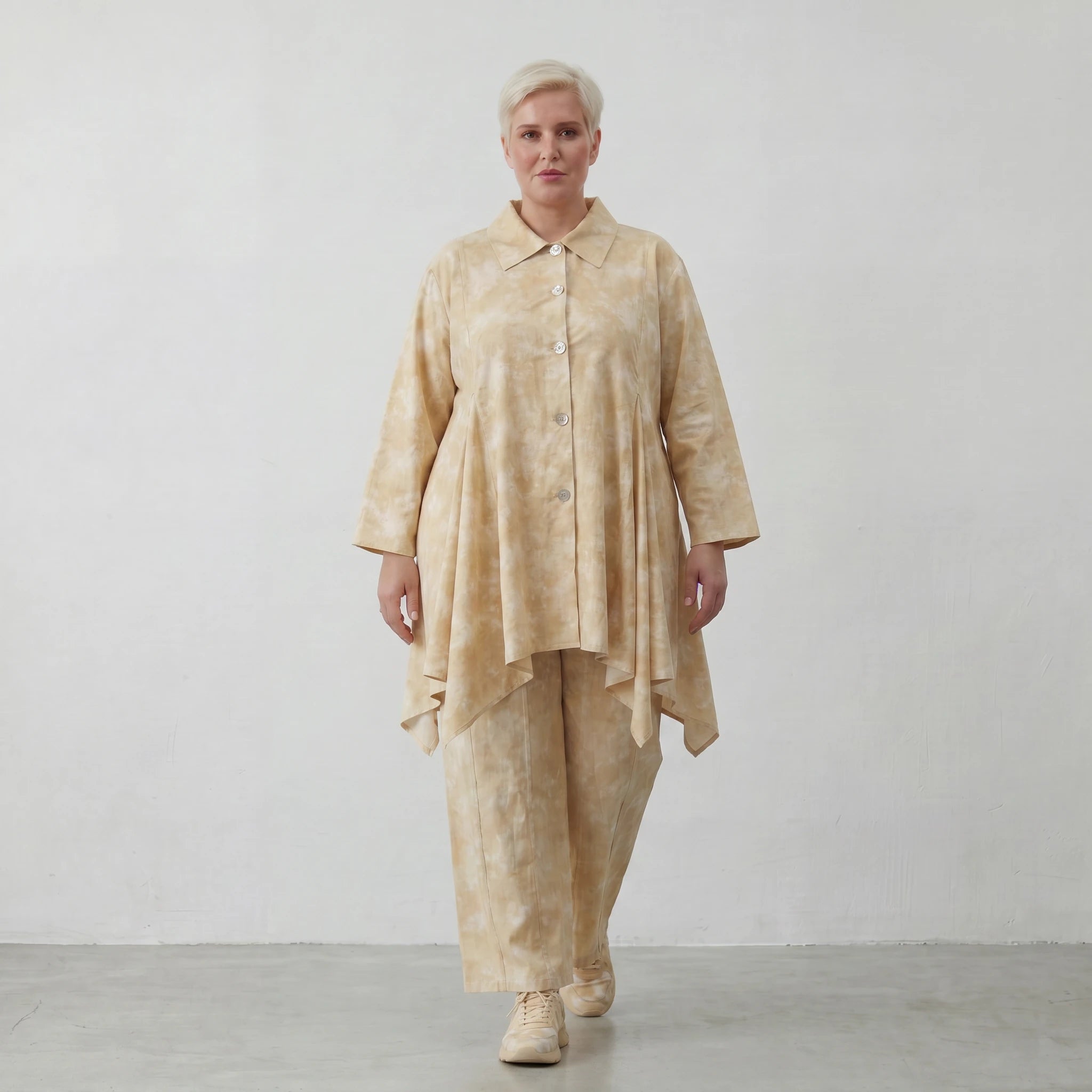 Leicht zipfelige Oversize Bluse aus feiner Baumwoll Popeline im zeitlosen Lagenlook, Vanille