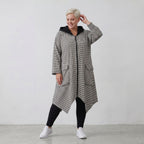 Schwarz/Weiß Crinklemantel im Lagenlook Oversize leger ausgefallen zeitlos mit Kapuze