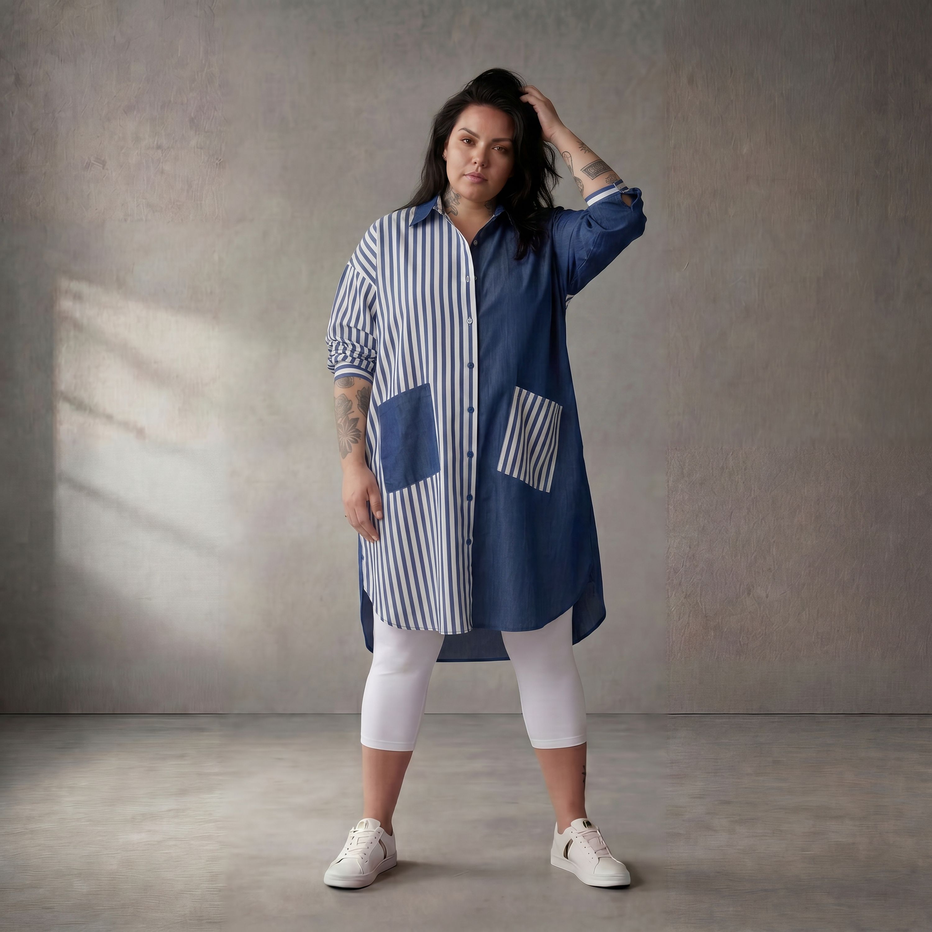 Zeitlose Oversize Popelinebluse in Blau Weiss legerer Lagenlook mit Hemdkragen neu luftig