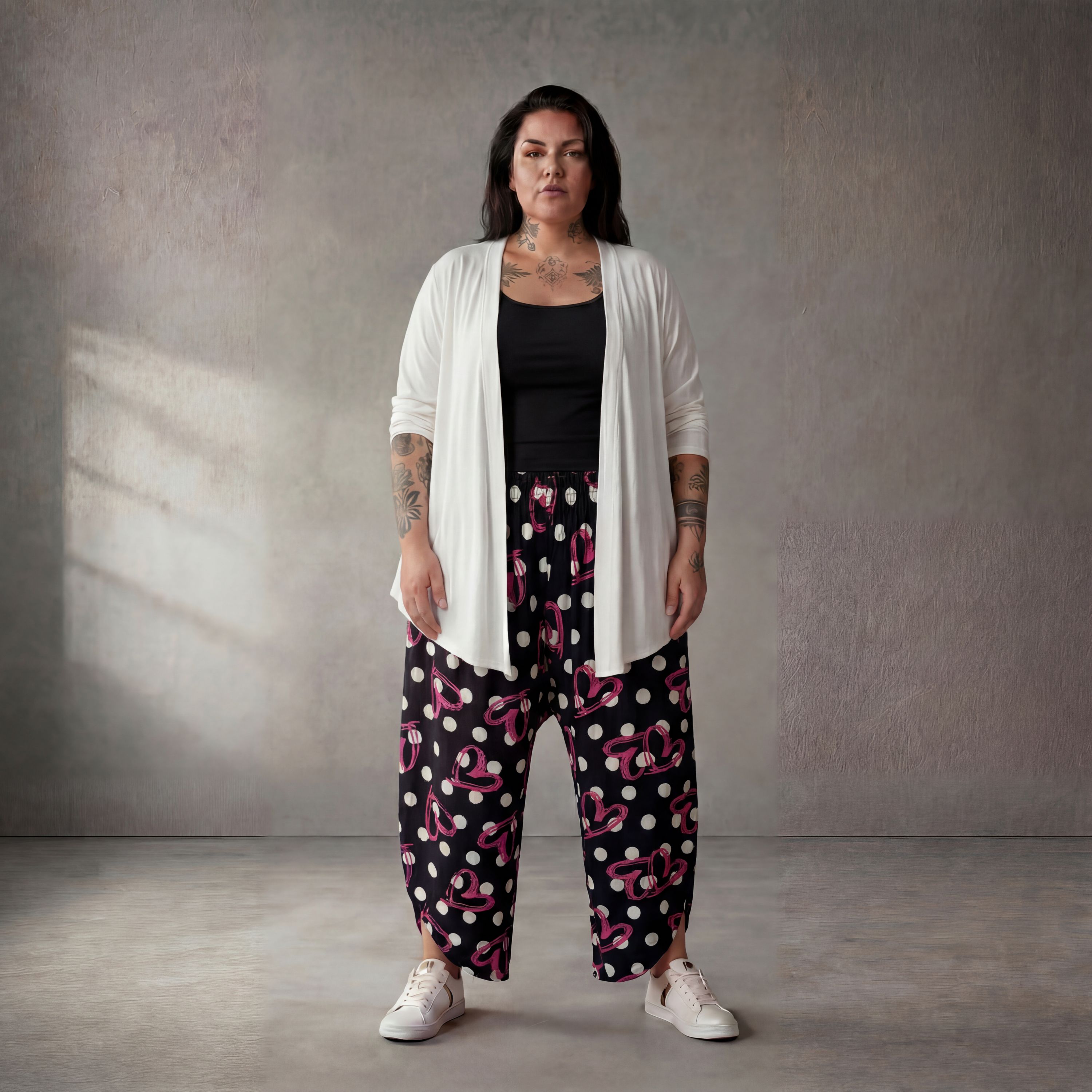 Moderne Ballonhose Schwarz Weiß Pink aus Viskose locker Oversize Lagenlook sehr stilvoll