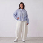 Leichte sommerliche Oversize Jacke in Jeansblau Weiß mit Crash Look für zeitlosen Lagenlook