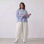 Leichte sommerliche Oversize Jacke in Jeansblau Weiß mit Crash Look für zeitlosen Lagenlook