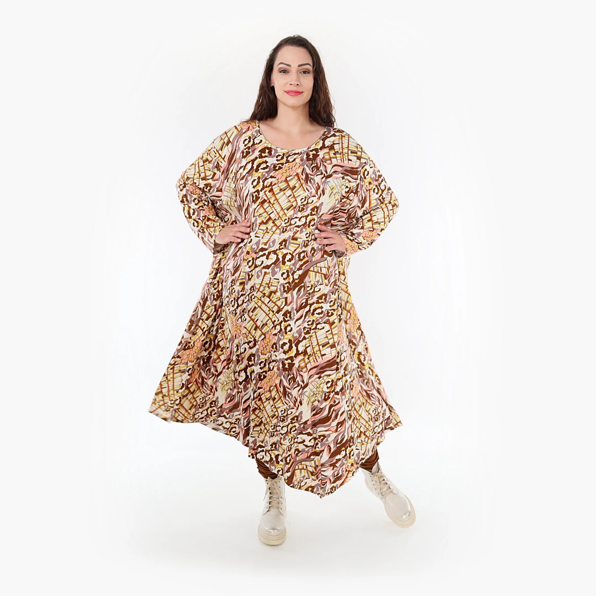  Lässiges Ballonkleid in Cognac mit coolem Muster für einen entspannten Plus Size Look