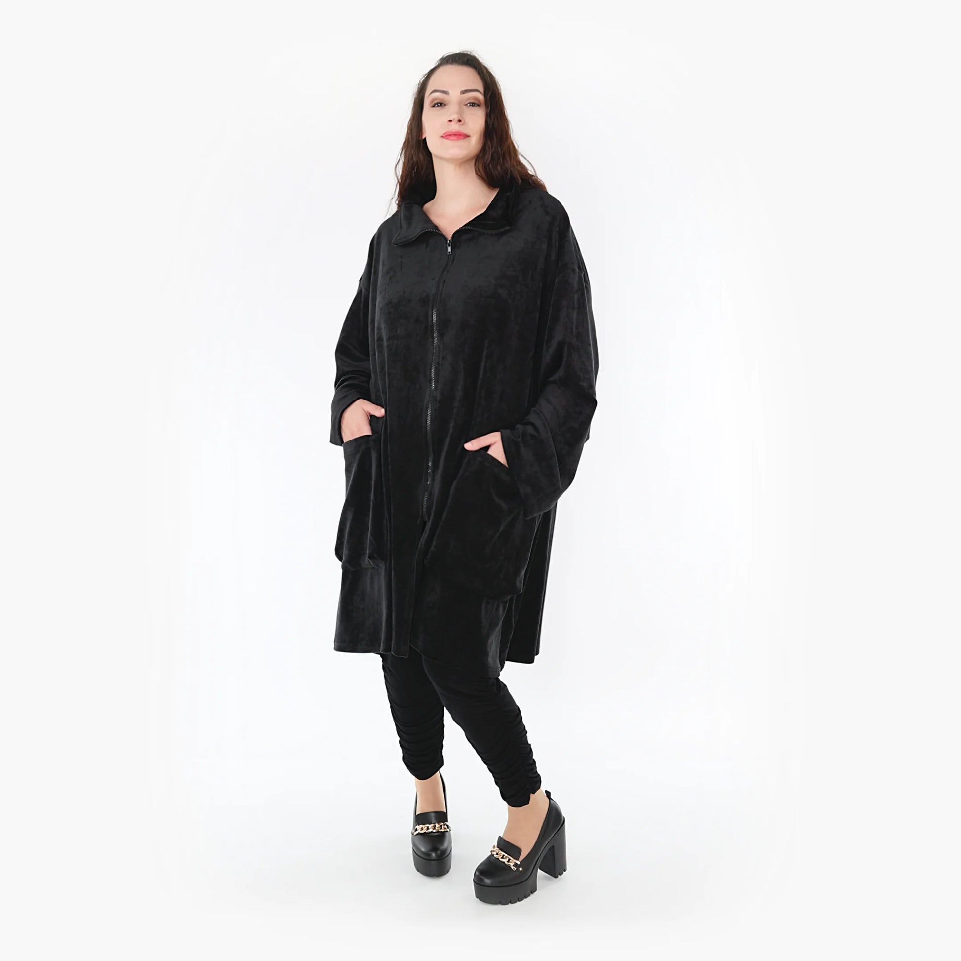  Stylischer Vokuhila-Mantel aus weichem Fleece in lässigem Plus Size für einen modernen Look