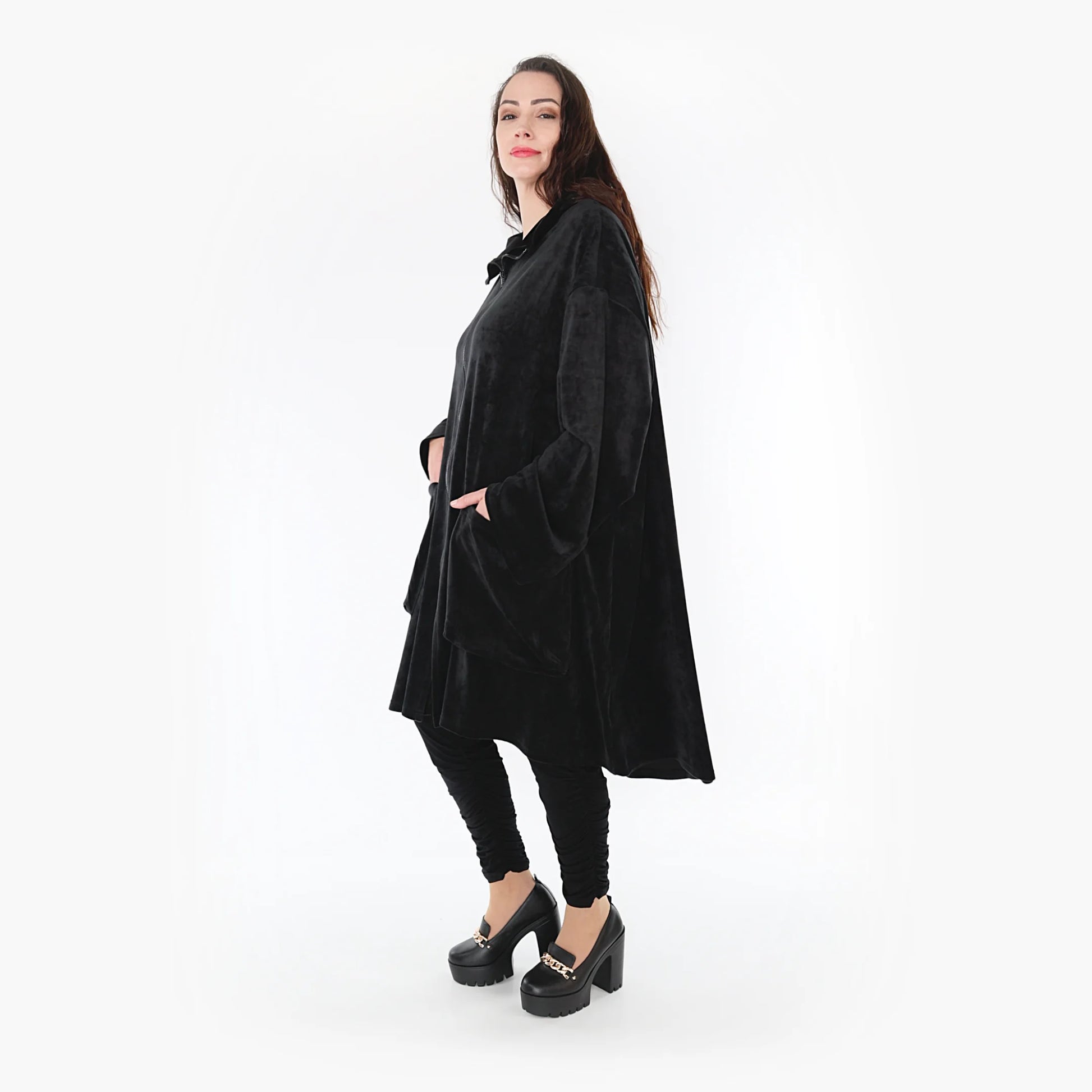  Stylischer Vokuhila-Mantel aus weichem Fleece in lässigem Plus Size für einen modernen Look