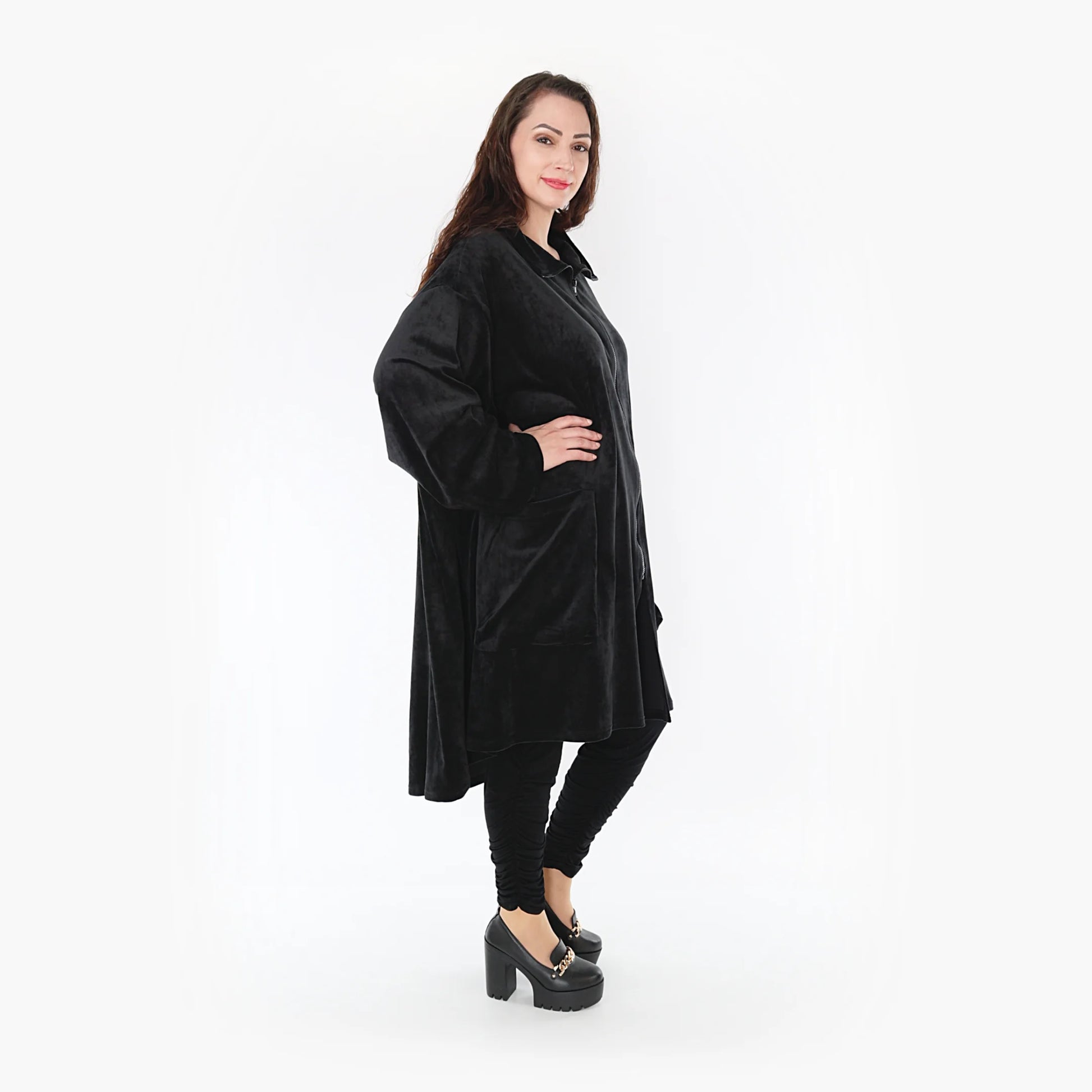  Stylischer Vokuhila-Mantel aus weichem Fleece in lässigem Plus Size für einen modernen Look