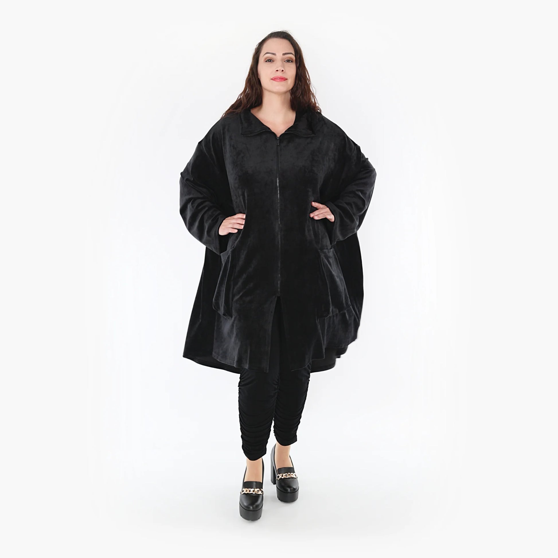  Stylischer Vokuhila-Mantel aus weichem Fleece in lässigem Plus Size für einen modernen Look