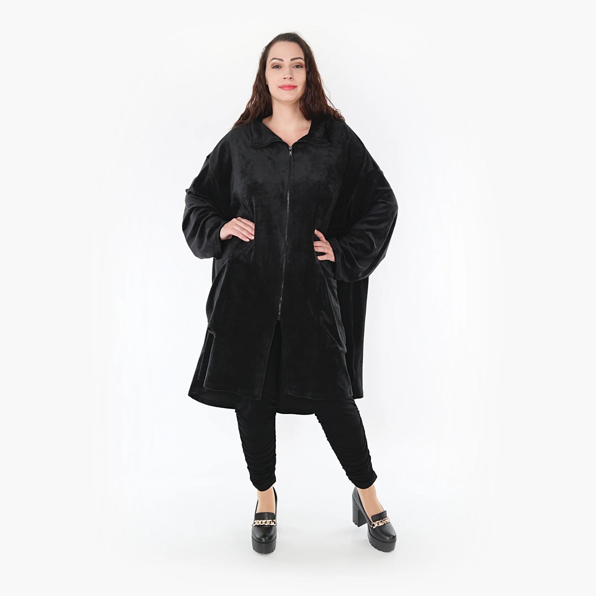  Stylischer Vokuhila-Mantel aus weichem Fleece in lässigem Plus Size für einen modernen Look