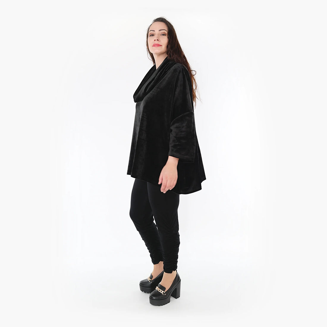  Kastiges Big Shirt aus feinem Fleece mit Rollkragen für stylischen Oversize-Look in Schwarz