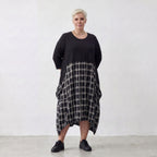 Ballonkleid in Schwarzweißkaro mit Leinenoptik Jerseyeinsätzen Taschen und Vokuhilalook