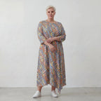 Luftiges Ballon Kleid im ausgefallenen Lagenlook mit floraler Musterung und zugespitztem Saum, Grau/Multi