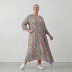 Luftiges Ballon Kleid im ausgefallenen Lagenlook mit floraler Musterung und zugespitztem Saum, Grau/Multi
