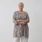 Luftiges Oversize A-Form Shirt mit zeitlosem Lagenlook und ausgefallenem Blumenmuster, Grau/Multi