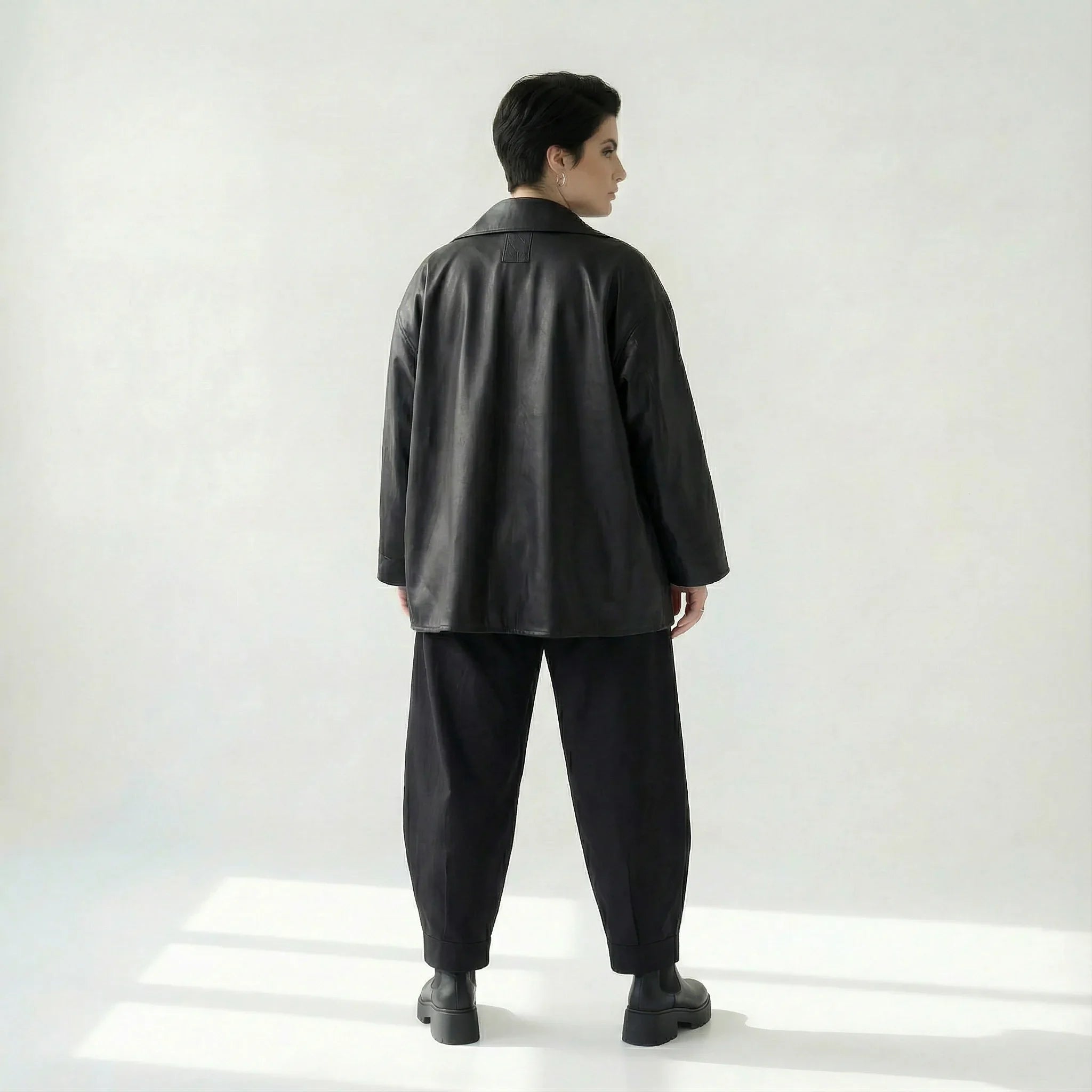 Oversize Übergangsjacke aus Lederimitat mit Zippern in Schwarz – Caraclan bei Modeare entdecken