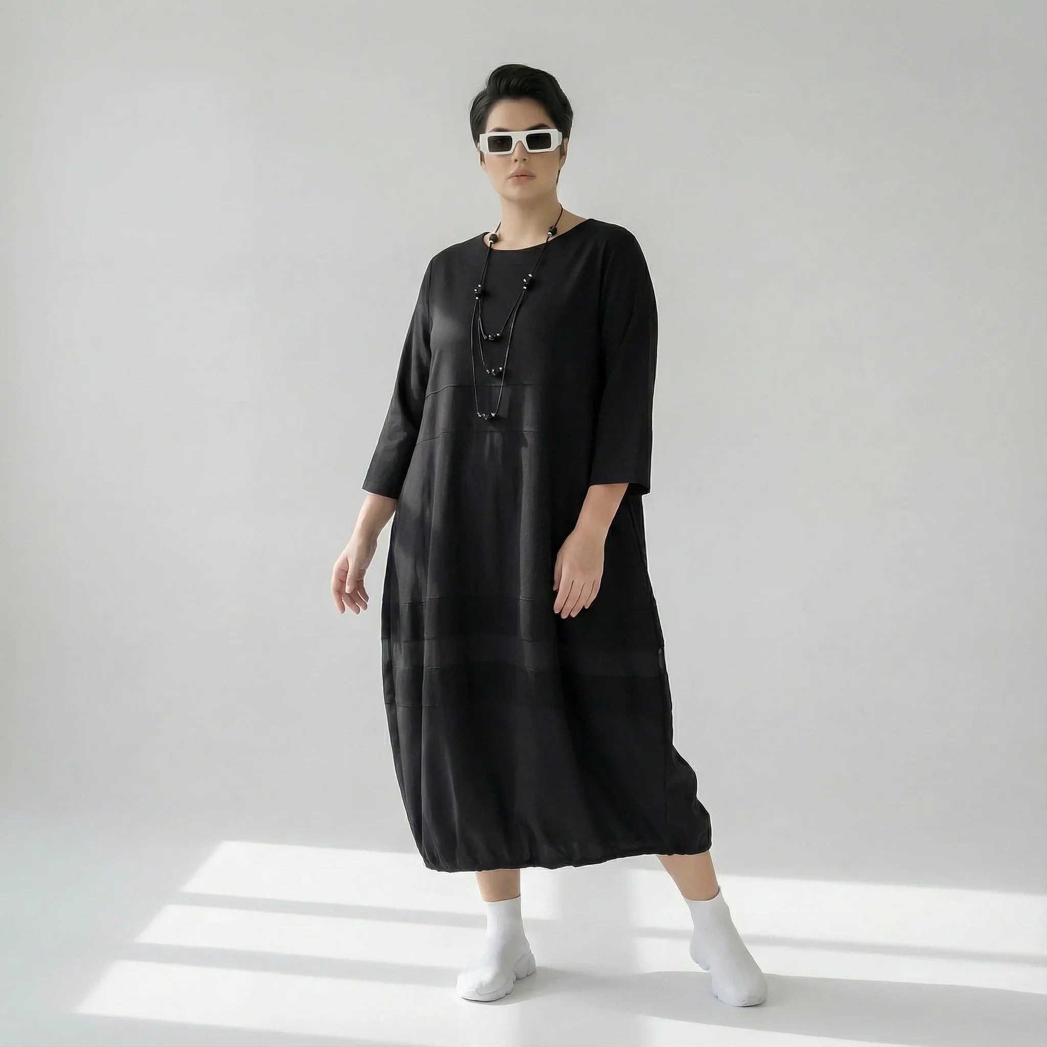 Oversize Kleid von LUANI aus Popeline mit Kette – Avantgarde-Style in Schwarz bei Modeare entdecken