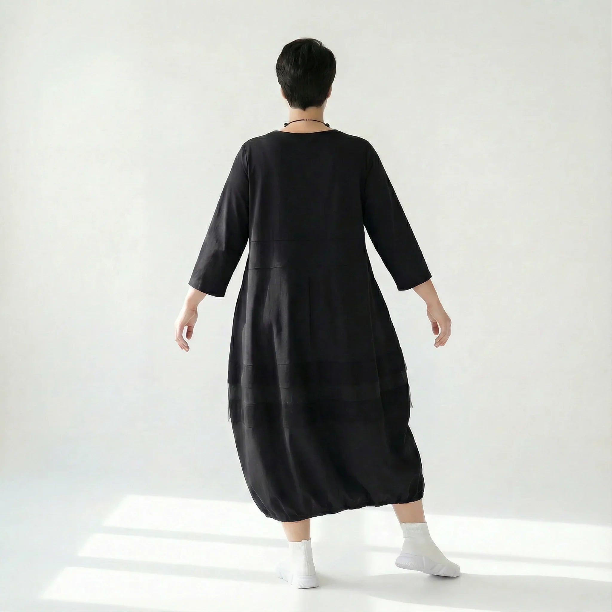 Oversize Kleid von LUANI aus Popeline mit Kette – Avantgarde-Style in Schwarz bei Modeare entdecken