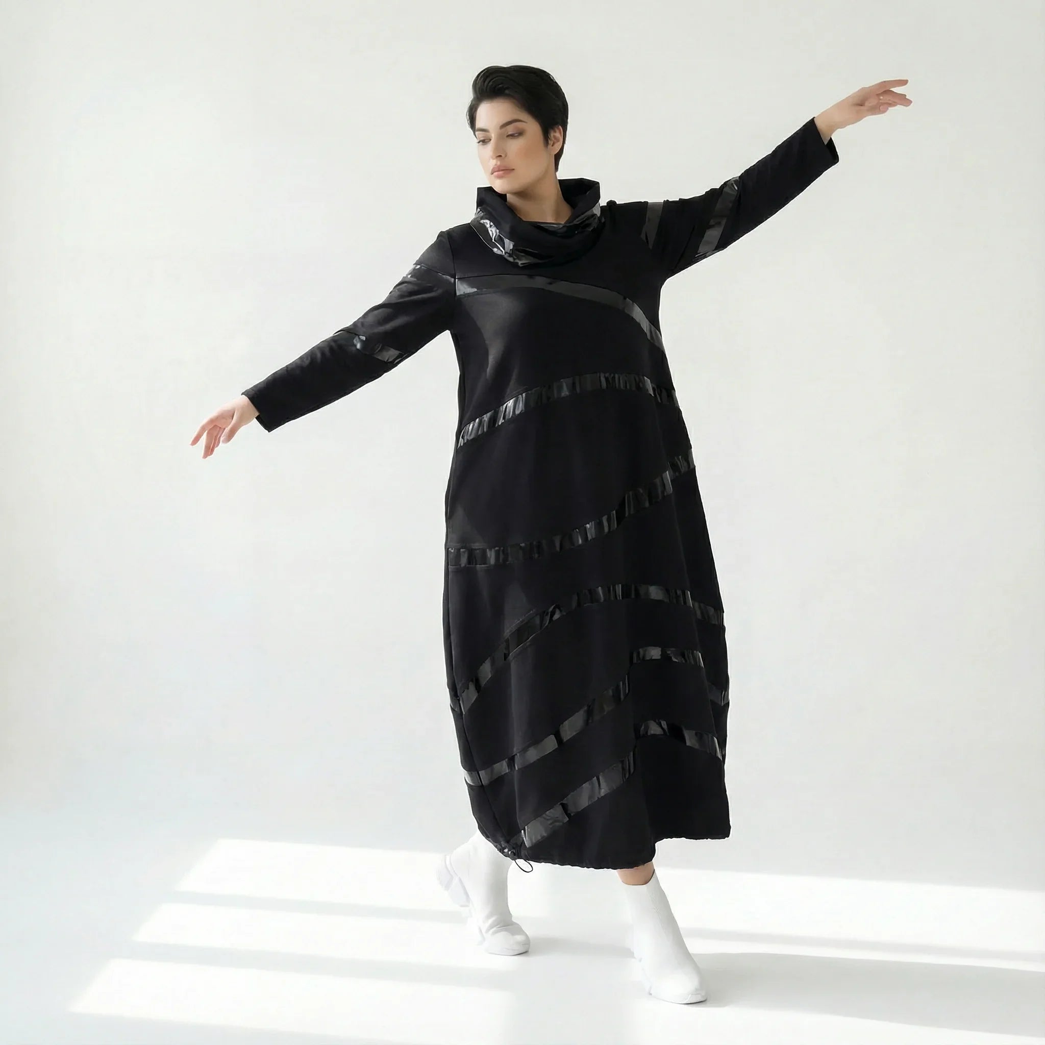 Ballonkleid aus Romanit Jersey mit Lederimitat-Streifen – weich & stretchig | Riberance bei Modeare entdecken