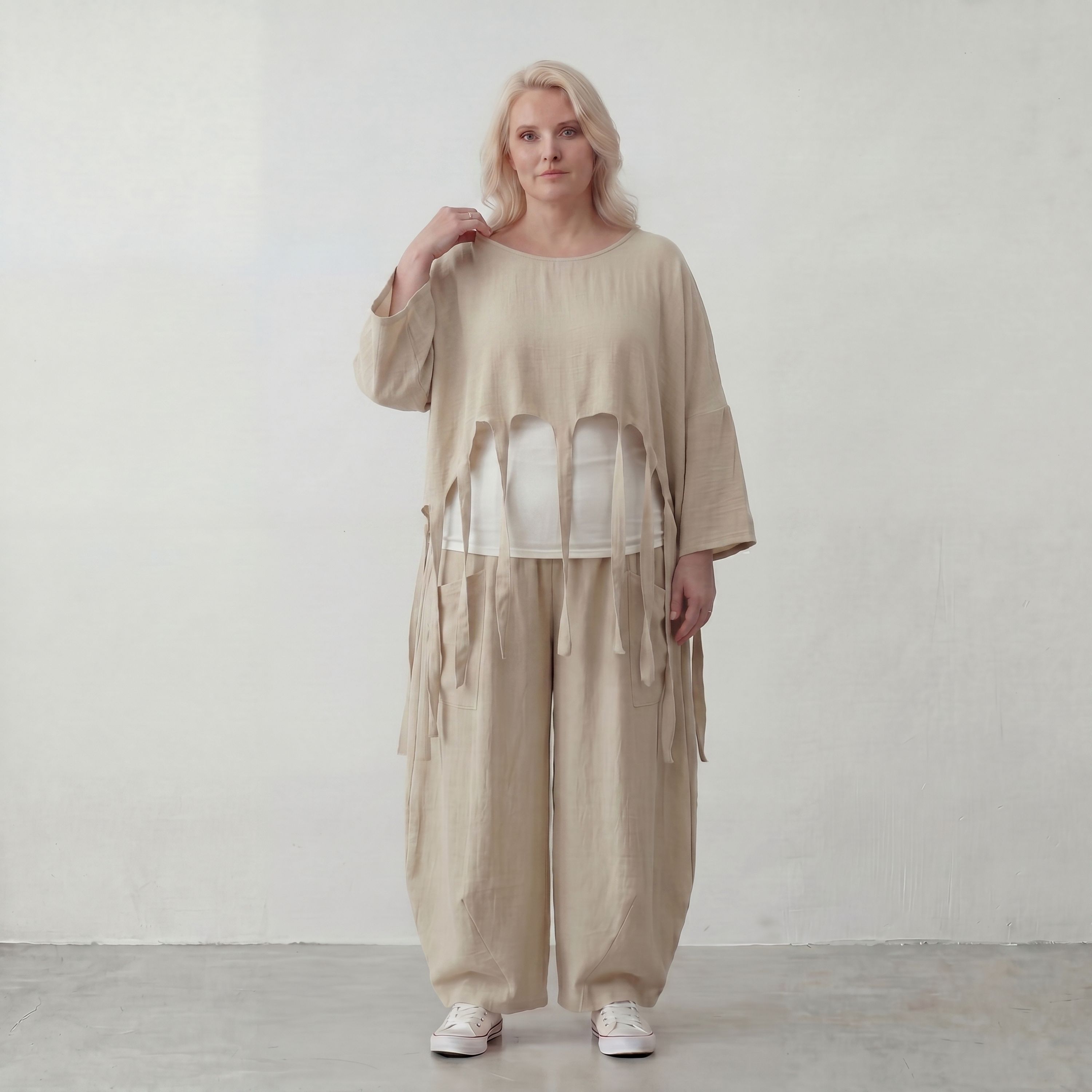 Beige Leinenlook Überwurf im legeren Oversize Lagenlook mit feiner Crashstruktur zeitlos